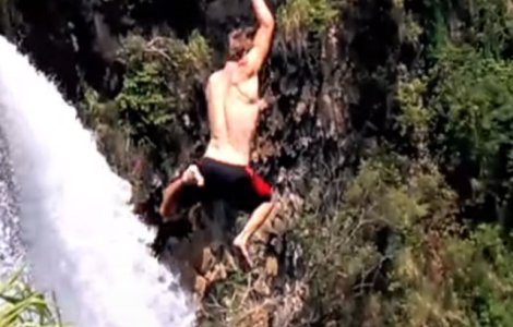 A lesinat dupa ce a sarit de la 50 metri in cascada