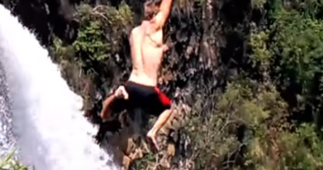 A lesinat dupa ce a sarit de la 50 metri in cascada