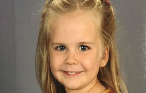 Adorabil! Cum s-a imbracat aceasta fetita pentru albumul scolii