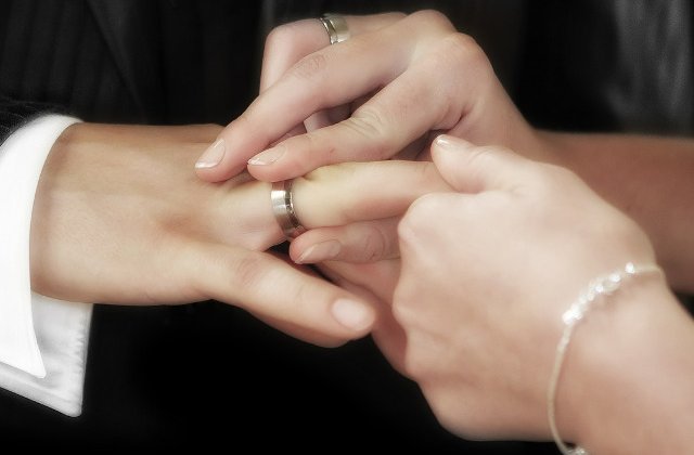 De ce fug barbatii de casatorie? 7 motive serioase care-i fac sa ramana burlaci