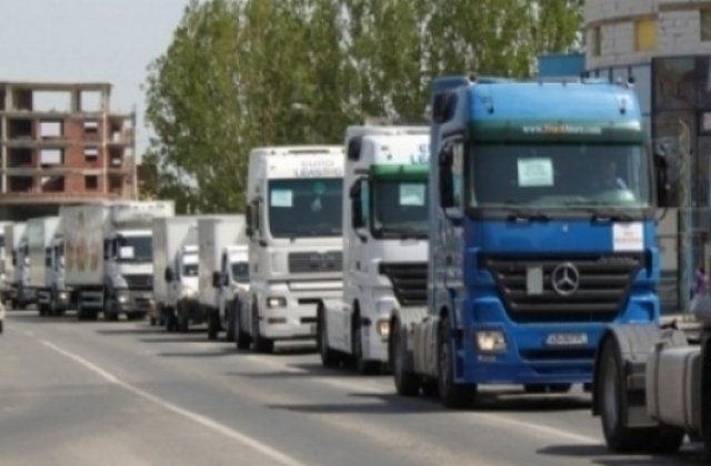 Transportatorii vor protesta in fata Guvernului pe 2 noiembrie