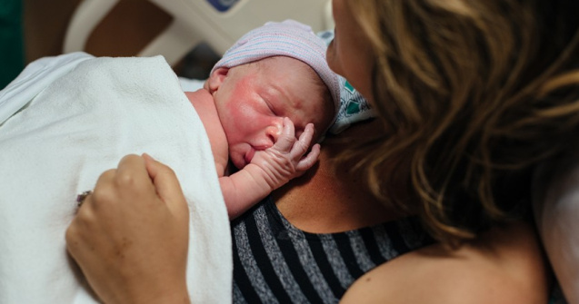 SUA: O fetita s-a nascut de doua ori