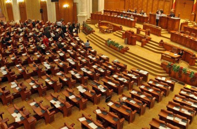 Proiectul privind eliminarea unor taxe nefiscale, adoptat; taxa radio-tv - eliminata