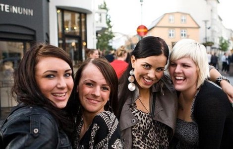 Femeile din Islanda au plecat astazi la 14:38 de la munca