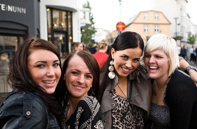 Femeile din Islanda au plecat astazi la 14:38 de la munca