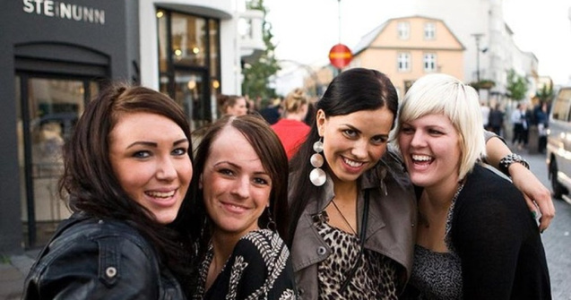 Femeile din Islanda au plecat astazi la 14:38 de la munca