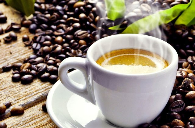 Cata cafea consuma, in medie, un roman pe zi