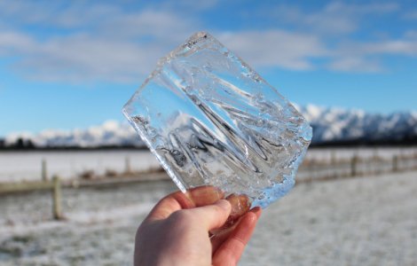  Top  5 beneficii nestiute pe care le are gheata asupra tenului