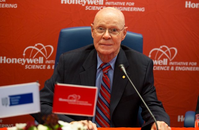 Laureatul Nobel care a consacrat teoria Big Bang vine in Romania