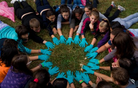 Let`s Do it, Romania! cere deputatilor sa nu scada taxa pe pungi