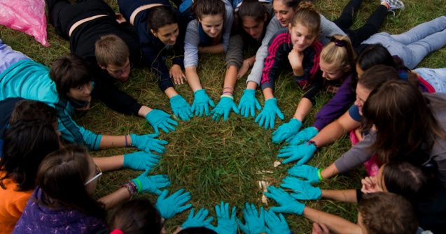 Let`s Do it, Romania! cere deputatilor sa nu scada taxa pe pungi