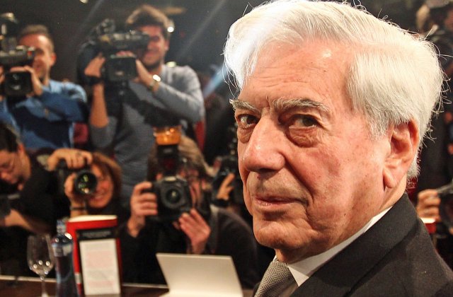 Vargas Llosa: Premiul Nobel trebuie sa fie pentru scriitori nu pentru cantareti