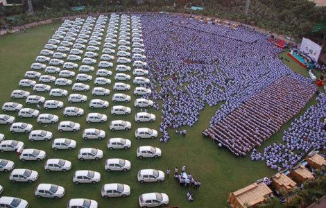 India: Un patron da bonus angajatilor 1.260 de masini