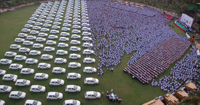 India: Un patron da bonus angajatilor 1.260 de masini