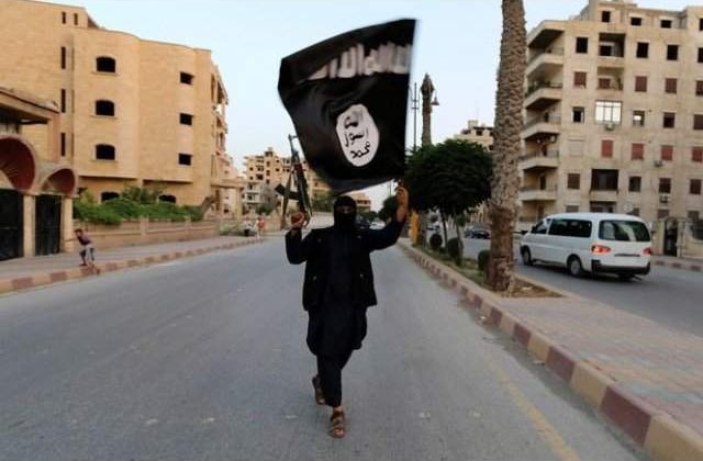 ISIS foloseste "zeci de mii" de civili ca scuturi umane la Mosul