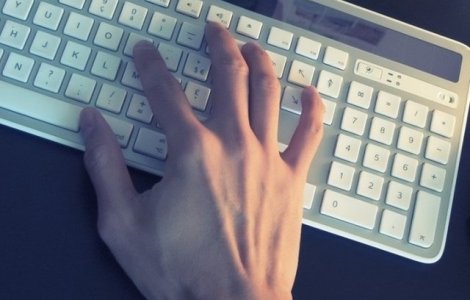 Tanar din judetul Vrancea, amendat pentru postarile de pe Facebook