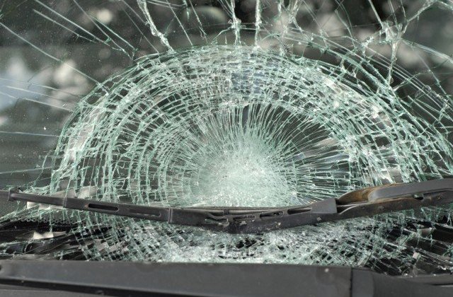 Giurgiu: Patru persoane au murit carbonizate, intr-un accident in care au fost implicate doua autoturisme si o duba