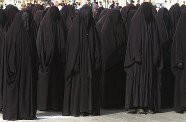 Top 10 limite impuse femeilor musulmane