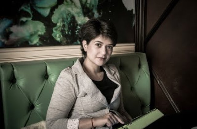Monica Tanasoiu, moarta in incendiul din Colectiv, comemorata la Ploiesti prin lansarea unei carti cu texte scrise de ea pe blog si Facebook