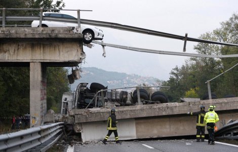 Polemica in Italia, dupa ce un pod a cazut peste o autostrada
