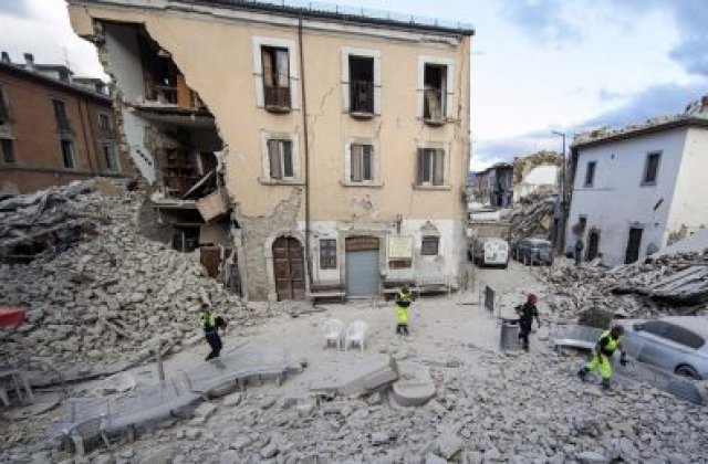 Primar din Italia: "S-a deschis pamantul, este fum, un dezastru"