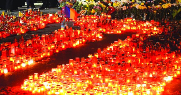 Parintii tinerilor morti in Colectiv: Politicienii sunt acolo sus