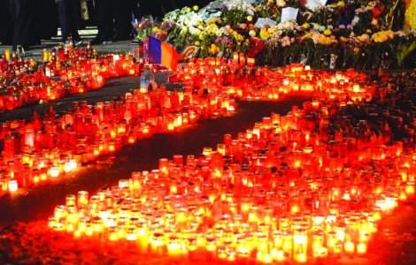 Parintii tinerilor morti in Colectiv: Politicienii sunt acolo sus