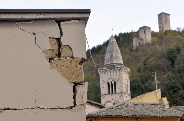 [VIDEO] Zeci de replici dupa seismul din Italia. Cel putin 40.000 de oameni au fost evacuati