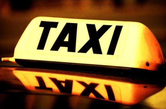 [VIDEO] Taximetrist legat si jefuit de doi clienti, la Timisoara