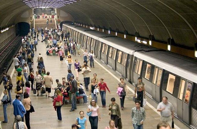 Metrorex introduce in circulatie trenuri suplimentare la orele de varf