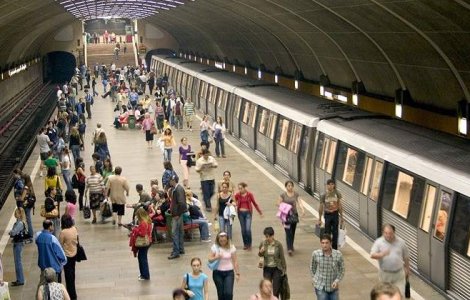 Metrorex introduce in circulatie trenuri suplimentare la orele de varf