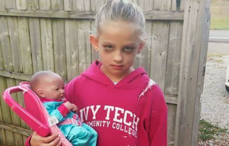 Aceasta fetita a castigat Halloween-ul. Uite in ce s-a costumat