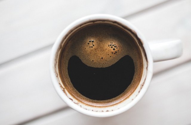 Nu mai arunca cafeaua neconsumata! Intrebuintarile SURPRINZATOARE ale acestei bauturi