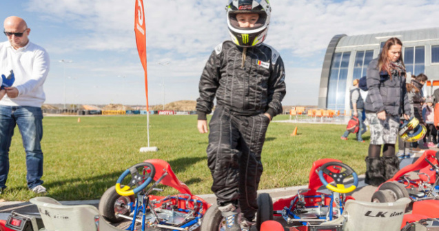 S-au lansat primele karturi electrice de competitie pentru copii