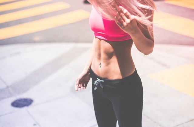 Vrei sa scapi de grasimea de pe burta? Urmeaza aceste 5 trucuri simple