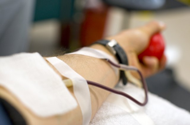 Peste 350 de studenti au donat sange la UPB