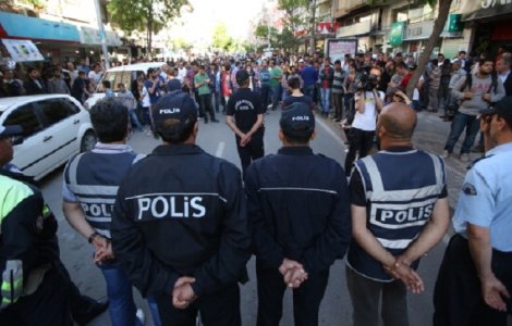 Turcia: Liderii principalului partid pro-kurd, arestati preventiv