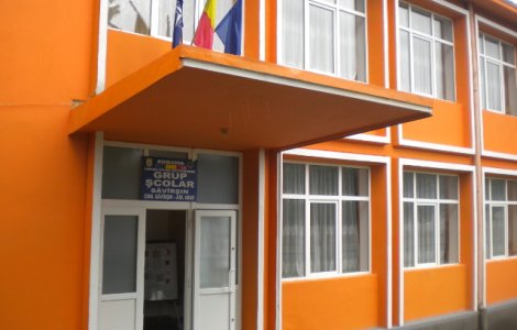 Directorului liceului din Savarsin a demisionat, dupa ce o eleva a murit in timpul programului scolar