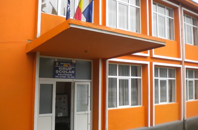 Directorului liceului din Savarsin a demisionat, dupa ce o eleva a murit in timpul programului scolar