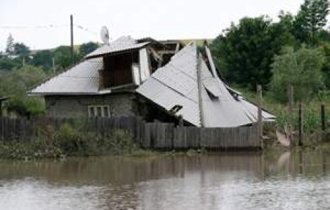 4 morti, 13.000 de oameni evacuati si 174 de localitati afectate
