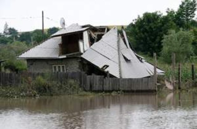 4 morti, 13.000 de oameni evacuati si 174 de localitati afectate