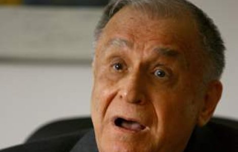 "Sunteti un personaj din istoria trista a Romaniei!" "Bun si care e problema dumitale? Ce te socheaza?"