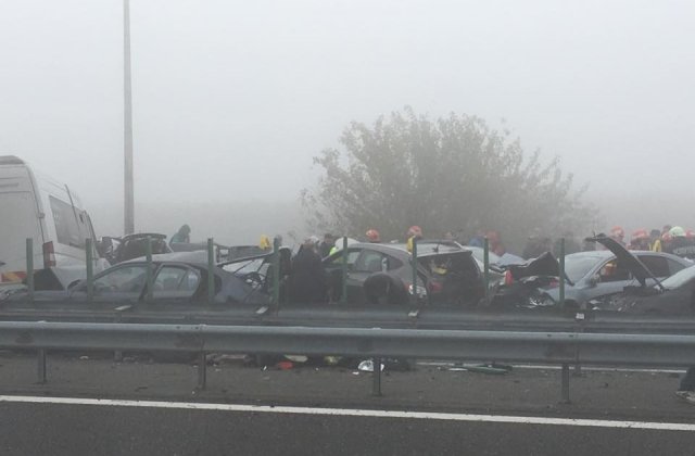 [UPDATE] [VIDEO] Accident in lant pe Autostrada A2: 15 masini s-au ciocnit, patru persoane au murit, iar aproximativ 20, ranite