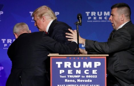  Video  Donald Trump, scos de pe scena din Reno
