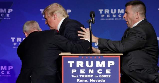  Video  Donald Trump, scos de pe scena din Reno