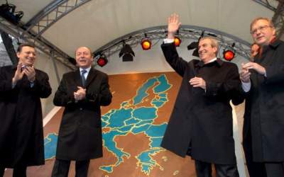 Averile candidatilor la...