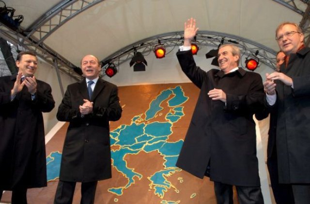 Averile candidatilor la Senat: Tariceanu si Basescu sunt cei mai bogati