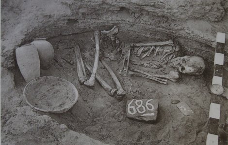 Mormant vechi de peste 5.000 de ani, cu ramasitele a patru oameni, descoperit in judetul Prahova