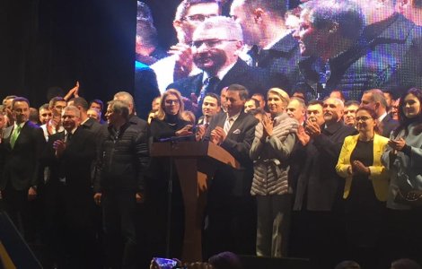 PNL a dat startul campaniei cu sloganul "Romania inainte" premierul Dacian Ciolos, prima aparitie la un miting