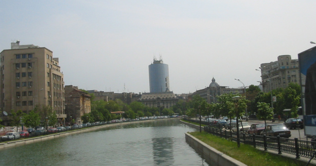 O femeie de aproximativ 50 de ani s-a inecat in raul Dambovita, in zona Vitan din Bucuresti